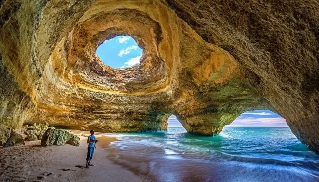 Photo des grottes de benagil au Portugal